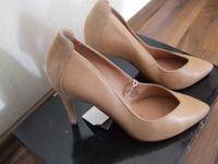H&M Pumps NEU 38 Leder Schuhe beige High Heels Hessen - Griesheim Vorschau