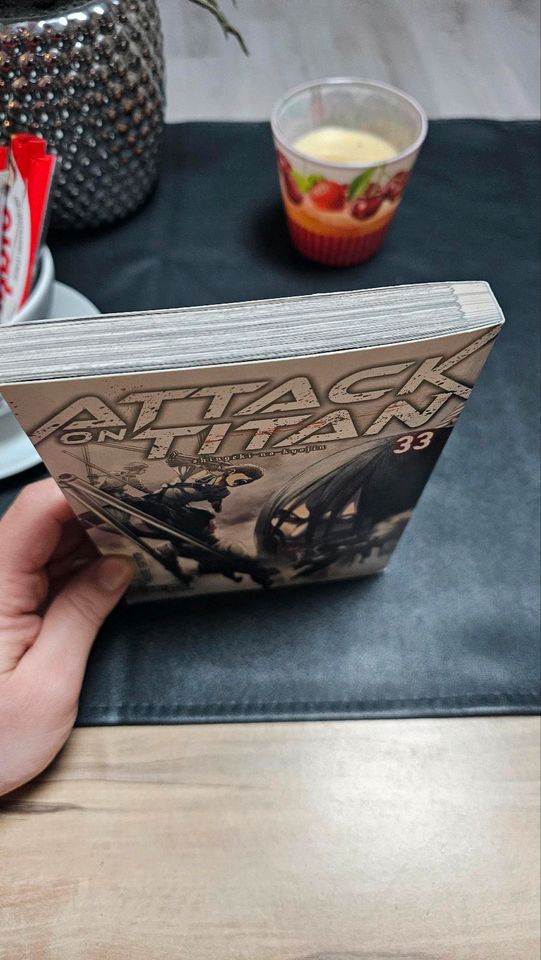 Attack on Titan Manga Band 33 in Ostrau