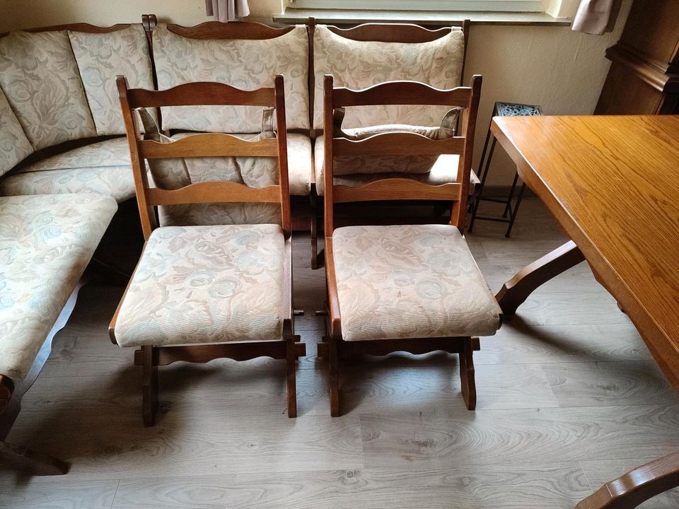 Stühle massiv / Esszimmergarnitur in Eschwege