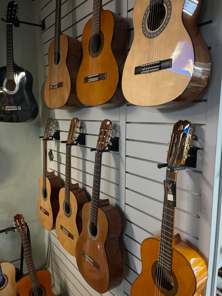 Gitarre in allen Größen, E, Western, Konzert, Mürschter Musikhaus in Nüdlingen