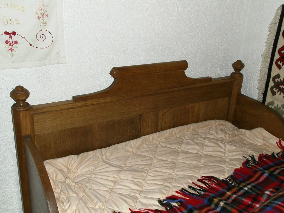 Bett, Bauernbett  Eiche, sehr alt in Feilbingert