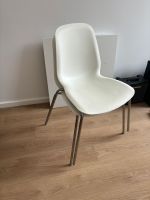 Zwei weiße Stühle Berlin - Treptow Vorschau