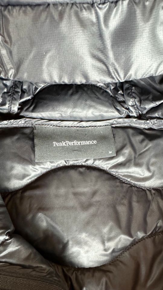 PEAK PERFORMANCE W HELIUM DAUNEN MANTEL PARKA - NEU - NP 320€ in Holzkirchen