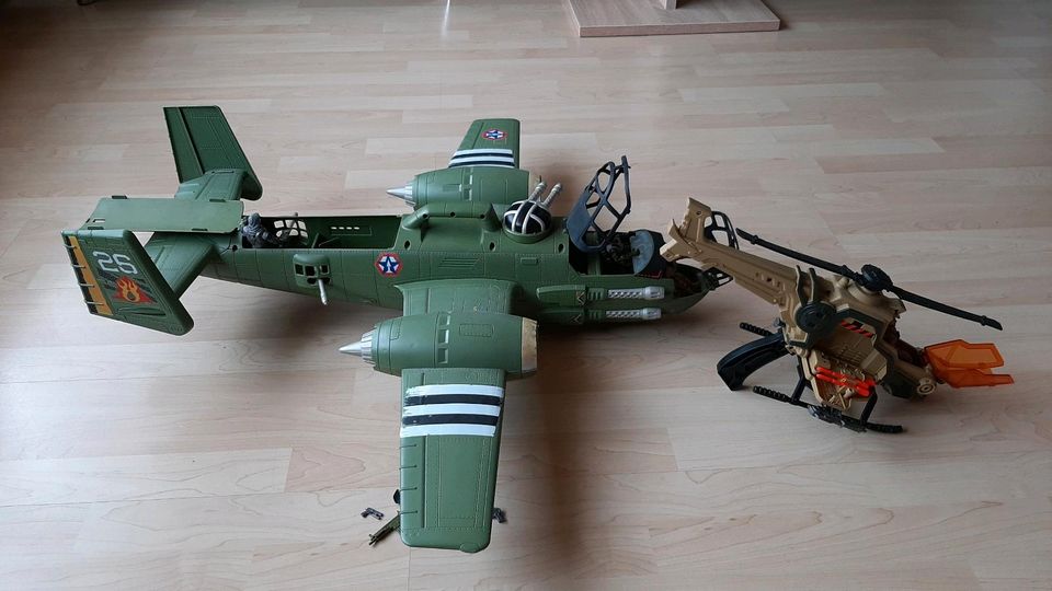Toys r us Set ☆ Militär XXL Flugzeug + Hubschrauber in Wittichenau