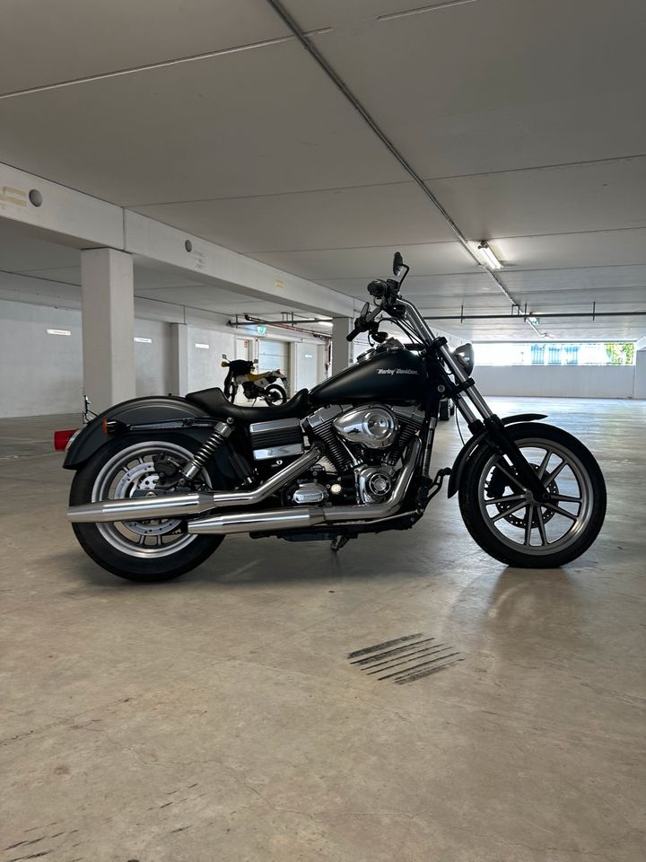 Harley Davidson Street Bob Low Raider Dyna in Korntal-Münchingen