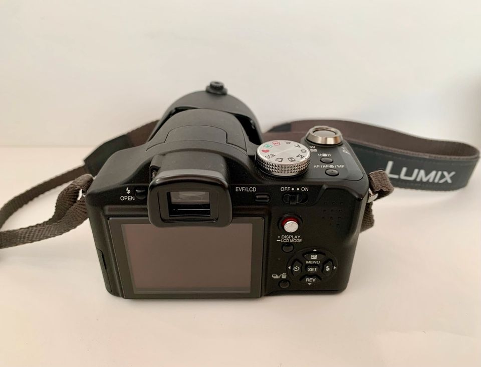 PANASONIC Lumix DMC - FZ8 Kamera Digitalkamera in Seukendorf