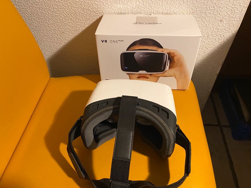 VR ONE Plus Brille von Zeiss in Borken