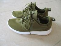NIKE Womens Roshe Two Running Sneakers Gr. 37,5 olive  wie Neu Bayern - Kunreuth Vorschau