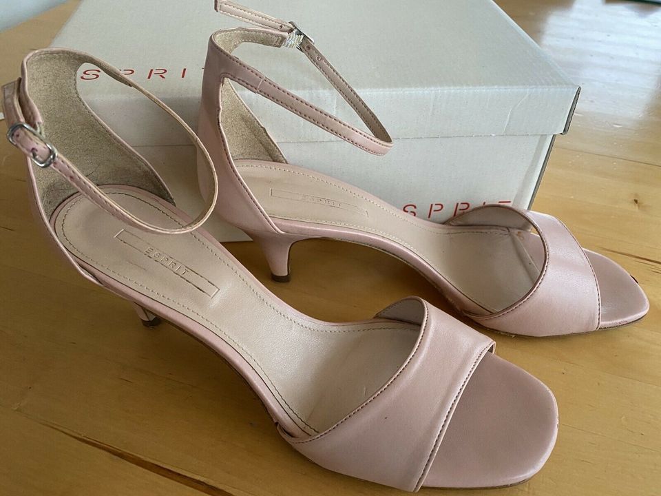 ESPRIT Pumps mit Absatz offen NEUwertig Gr. 41 Farbe Nude Rose in Gudensberg