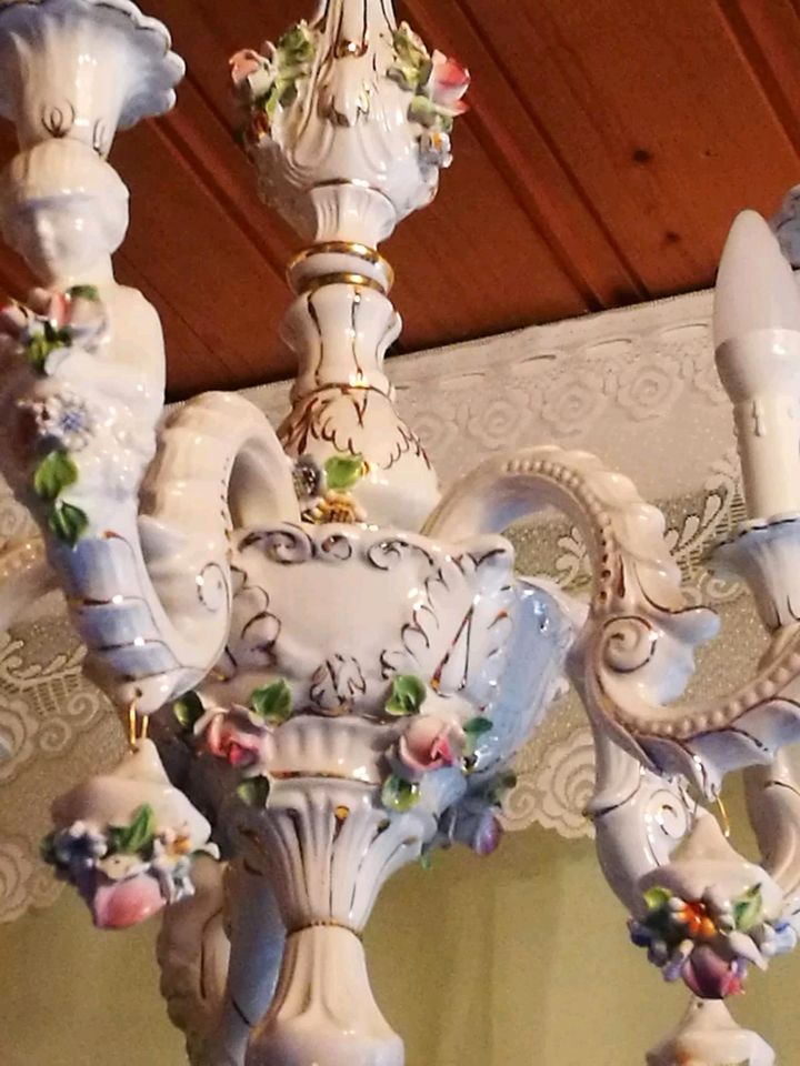 Kronleuchter aus Porzellan in Tettau