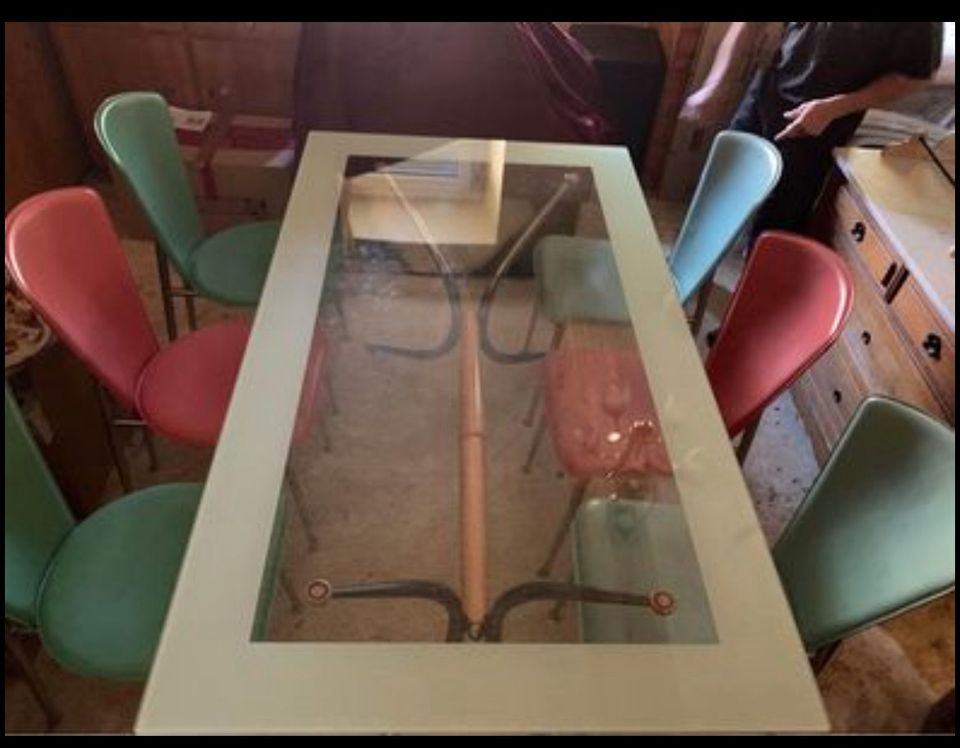 Tisch mit Stühlen in Mainbernheim