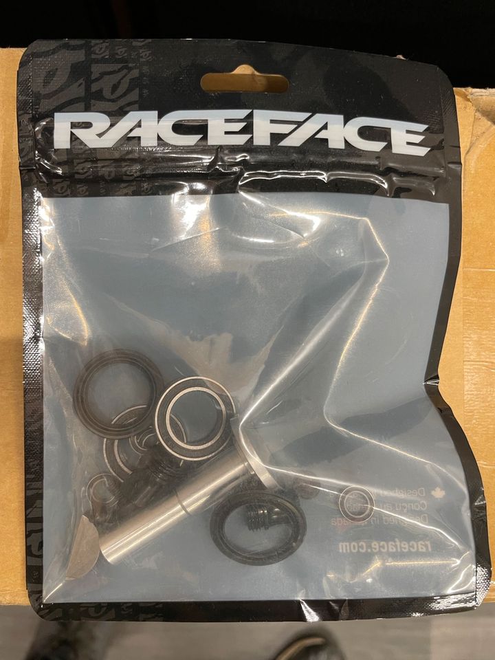 RACE FACE Pedale Atlas Rebuild Kit in Kirchehrenbach