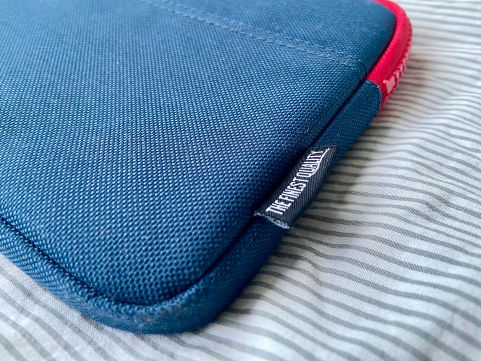 Herschel Hülle für Tablet/iPad 7,9“ | Blau-Rot in Berlin