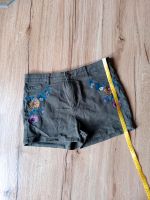 Khaki Shorts kurze Hose Jeans Clockhouuse Stickerei Blumen 40 Berlin - Hellersdorf Vorschau