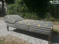 Biedermeier Chaiselongue, sehr guter Zustand, buntes Muster Antik Berlin - Steglitz Vorschau