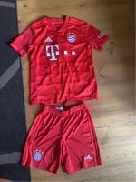 Fussball Trikot mit Hose 164 152 sehr guter Zustand Bayern - Samerberg Vorschau