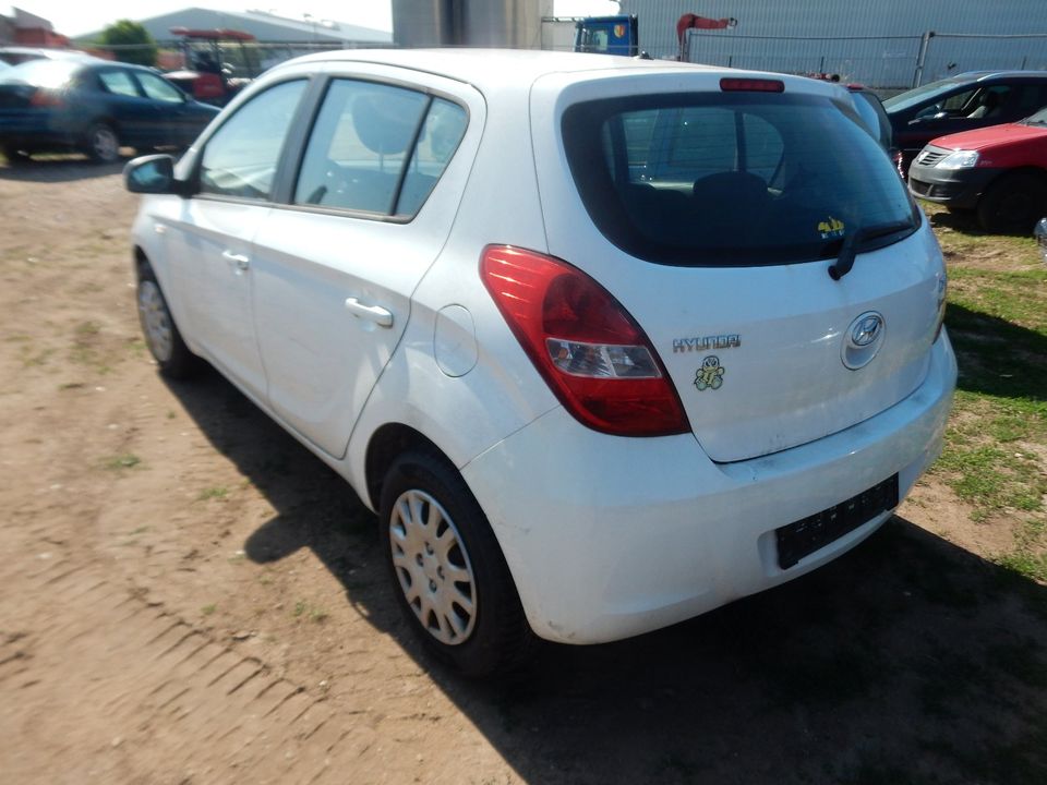 Hyundai I20 Ersatzteileträger Crystal White VN9028 in Heilsbronn