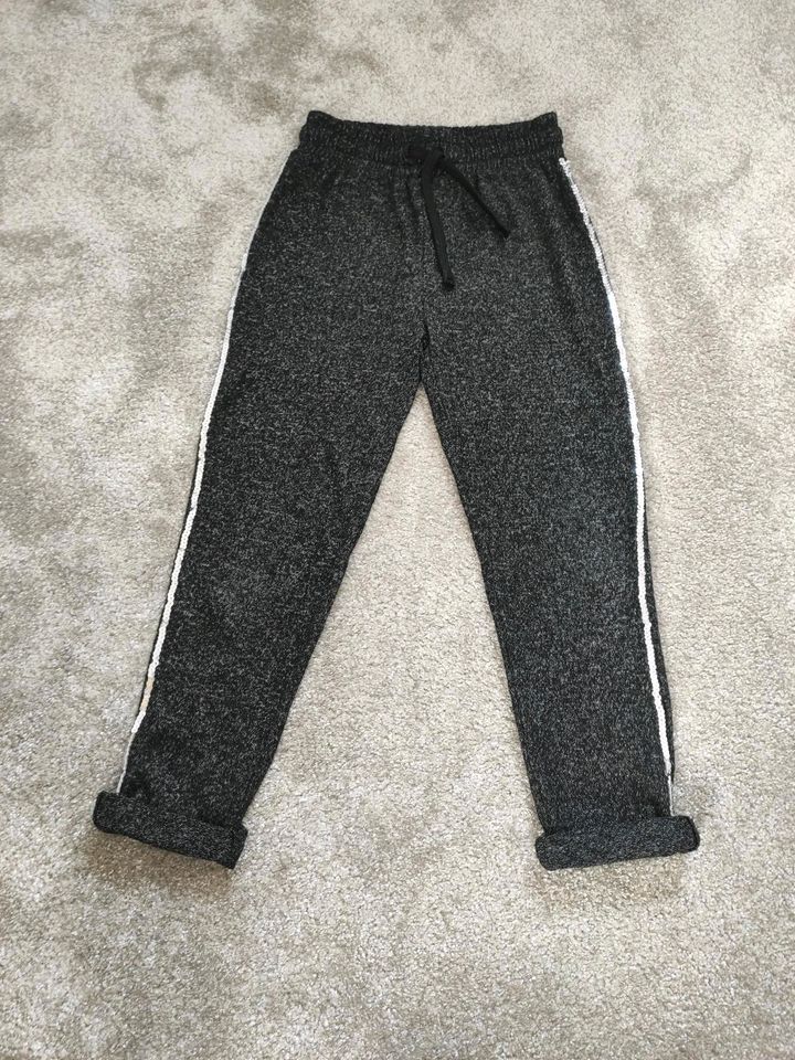 Hose Pailletten Größe 116 Jogger Sport ~ top ♥️ in Sarstedt