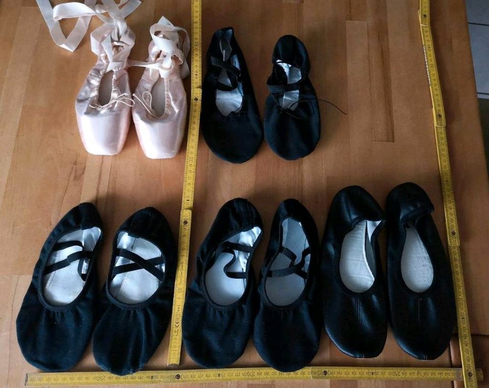 Ballettsachen Strumpfhosen schwarz weiß Schuhe 37 38 40 in Weitramsdorf