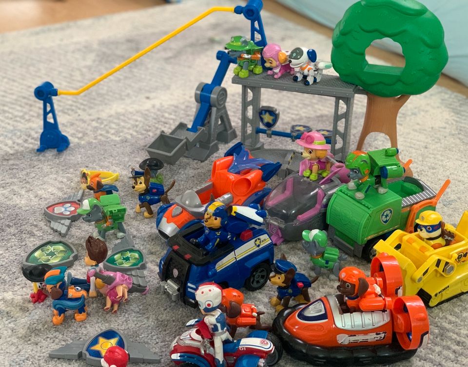 Paw Patrol Autos und Figuren in Borsdorf