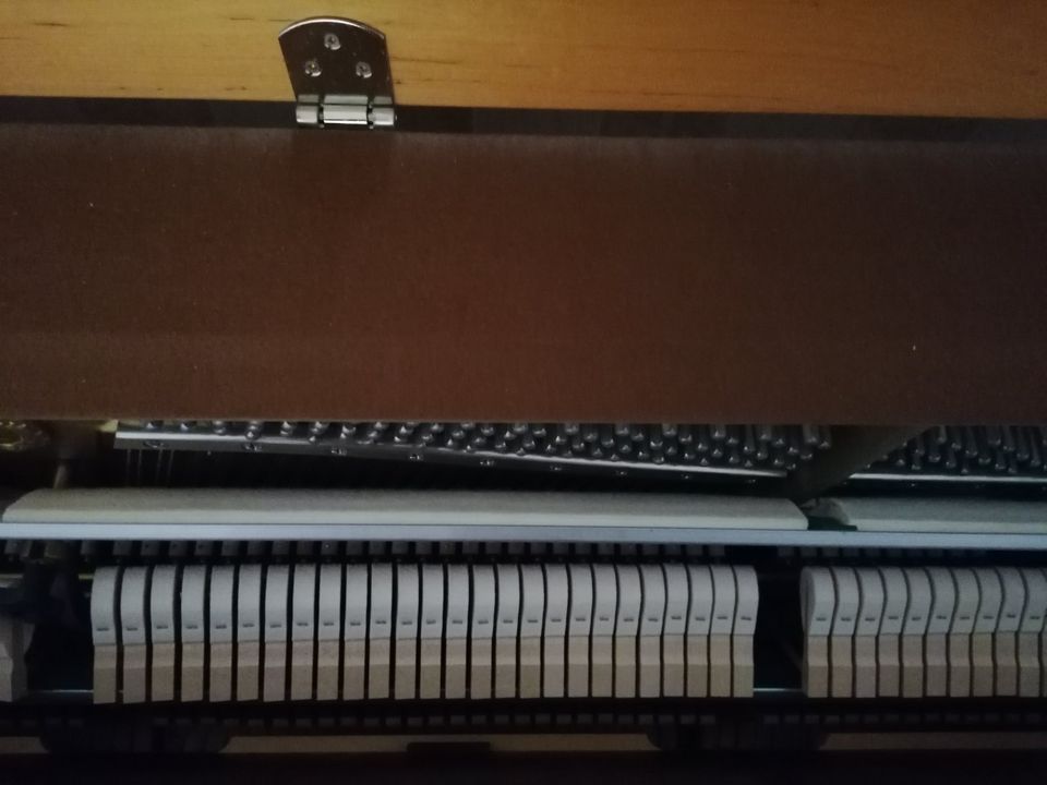 Yamaha Piano  Modell: E110 N-T in Freimersheim(Alzey-Worms)