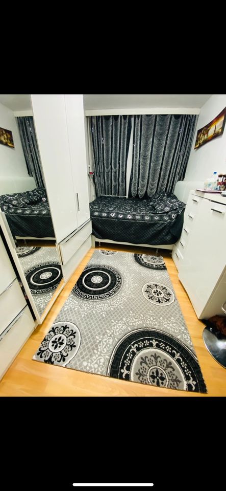 Schlafzimmer Set mit Bettwäsche Gardine und Teppich in Hamburg