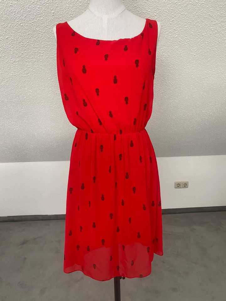 Rotes Kleid Sommerkleid mit schwarzen Ananas Größe ca. 36 38 S M in Attenkirchen