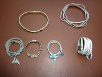 Konvolut 2 Halsbänder + 4 Armbänder teilw. mit Leder -Modeschmuck Bayern - Landshut Vorschau