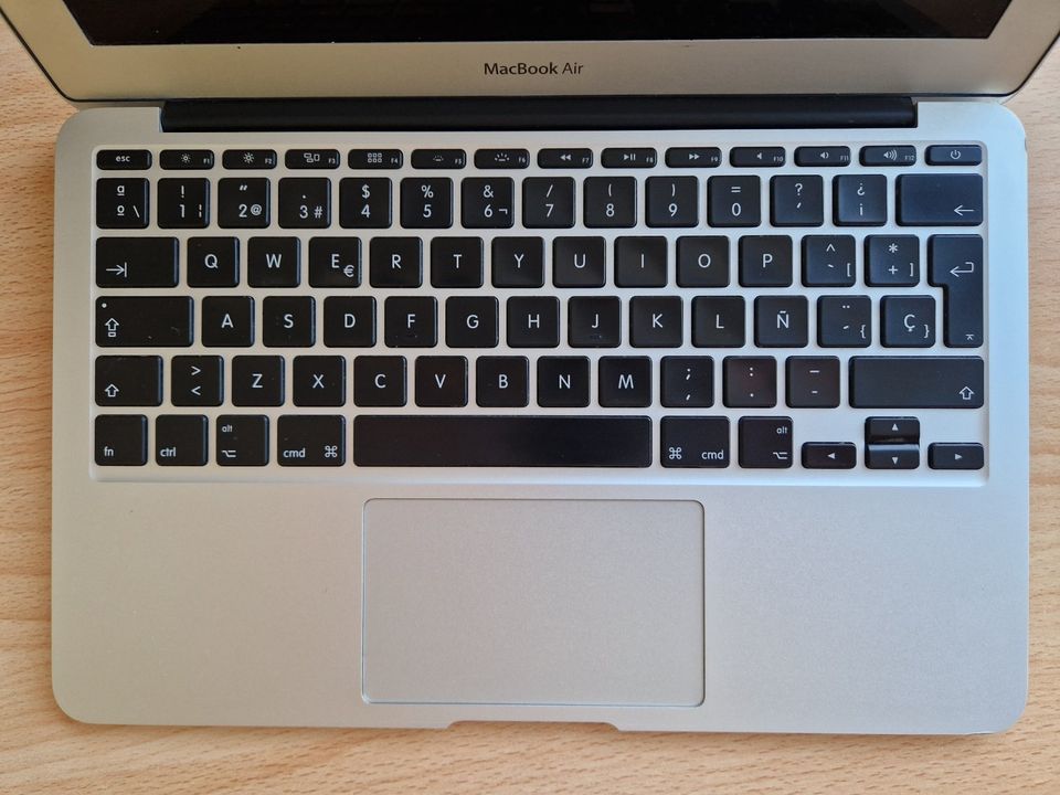 MacBook Air 11 Zoll Mitte 2011 - A1370 - 11” Mid 2011 superflach in Dresden