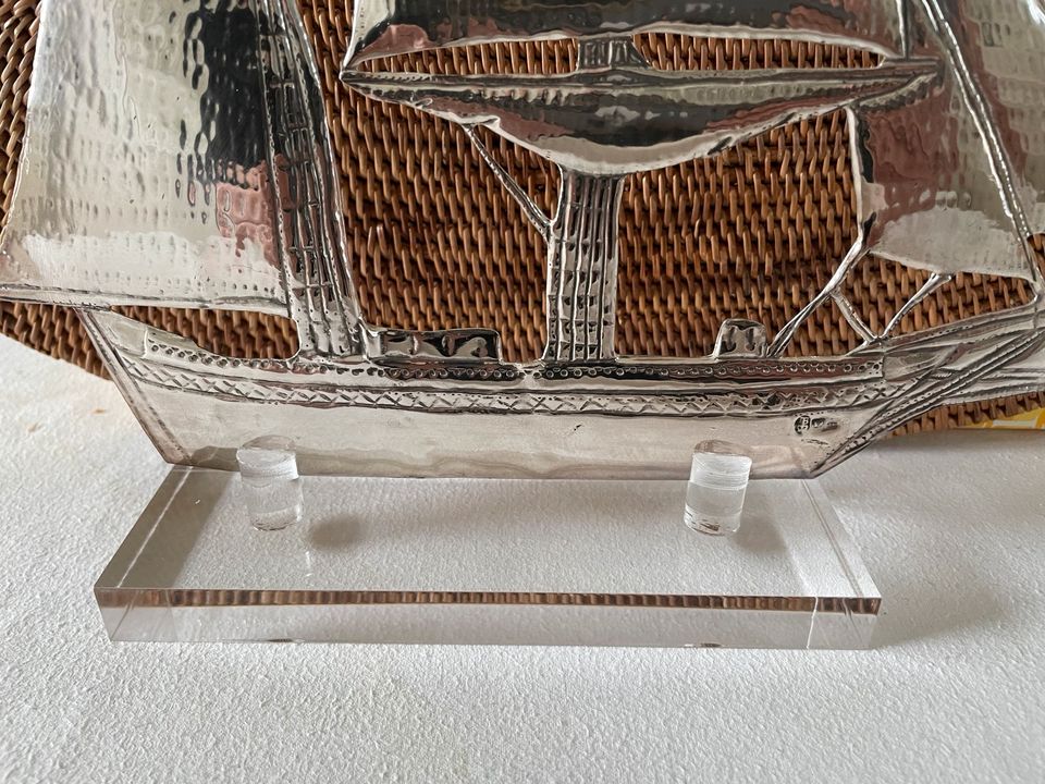 Handmade Silver Segelschiff auf Plexiglassockel in Neuss