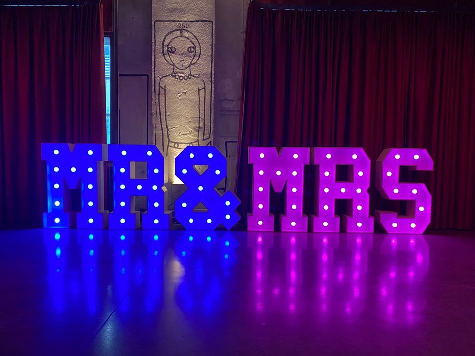 NEU - XXL LED Leuchtbuchstaben "LOVE" 1,20m Perfekt für Hochzeit in Großholbach