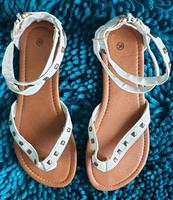 Sandalen mit Zehtrenner (Gr. 36) Nur Abholung Berlin - Tempelhof Vorschau
