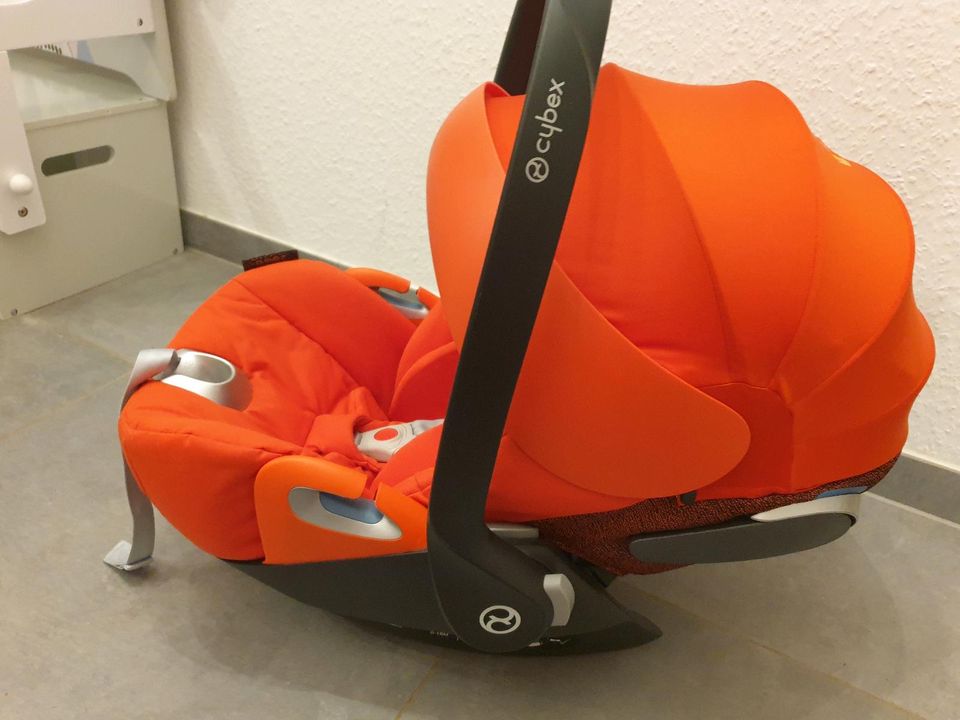 Cybex Autumn Gold mit Base &  Snogga in Schleiden