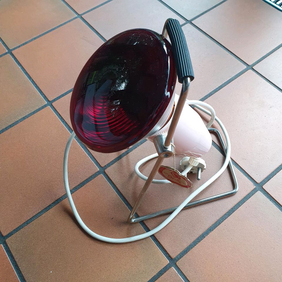 Alte Rotlicht Lampe, Fa. Quelle, vintage in Ratingen