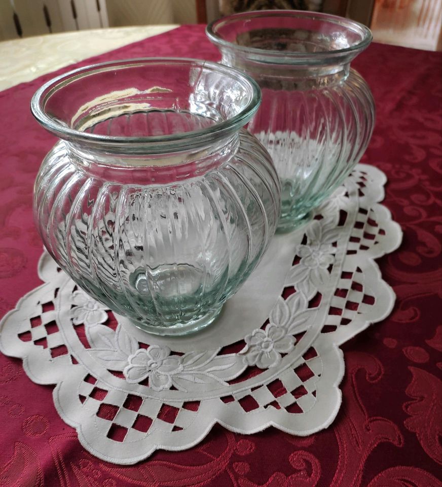 2 Decorative Crystals Glass Vasen für Blümen u.enliches in Herford