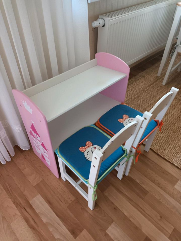 Kinderstuhl und Tisch 30€ in Braunschweig