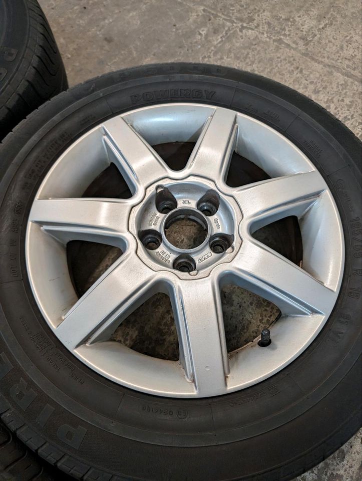 Radsatz Alufelgen Pirelli 195/65 R15 SEAT LEON IBIZA 5x100 in Wolfsburg