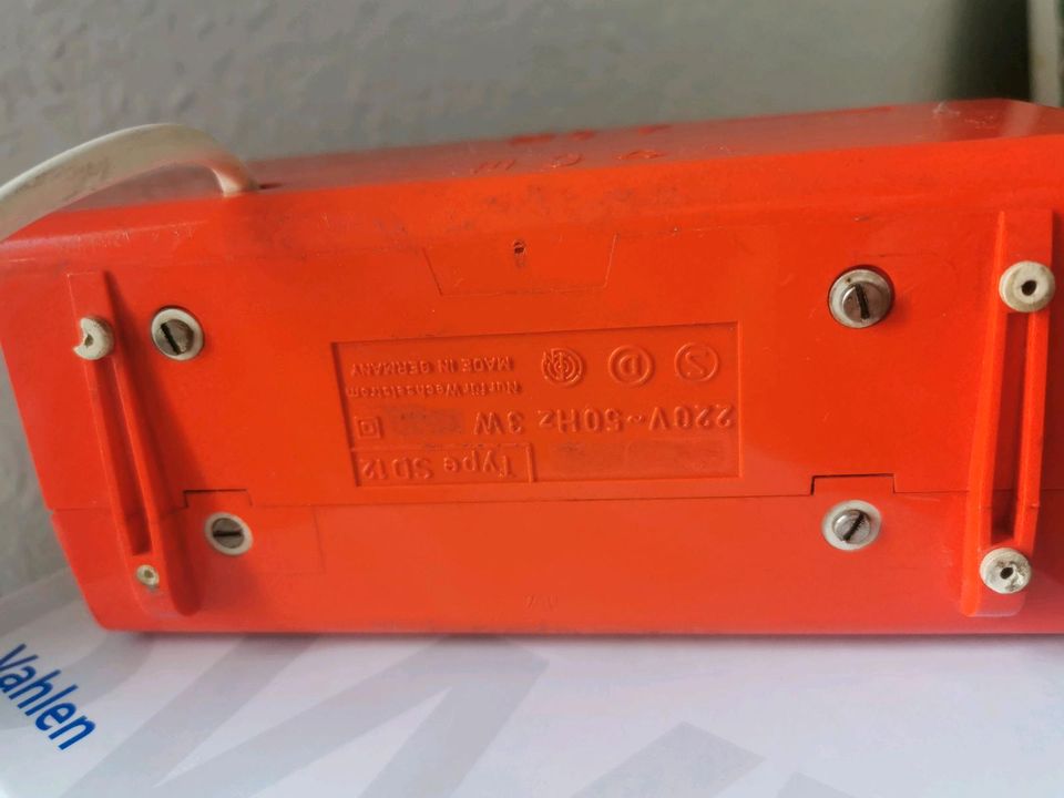Retro Uhr Wigo SD12, Leider Weckfunktion defekt - schickes orange in Hannover