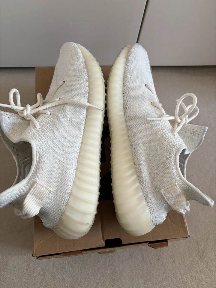 adidas Yeezy Boost 350 V2 Cream Triple White in Berlin