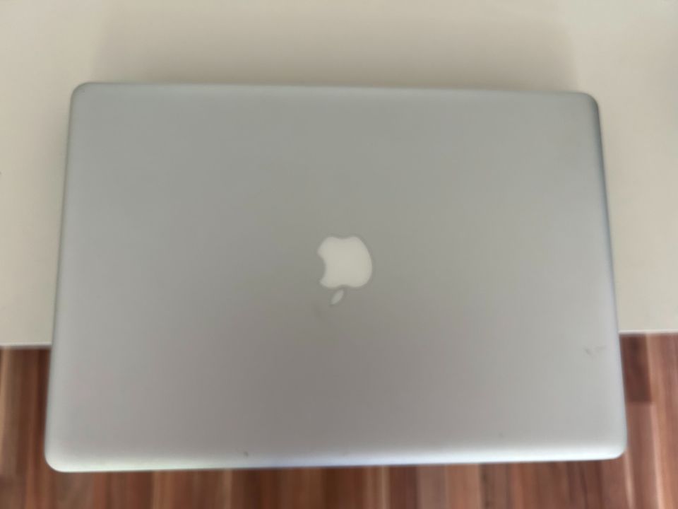 MacBook Pro 15 Zoll, Ende 2011, 8 GB, 256 GB SSD, Grafik-Defekt in Duisburg