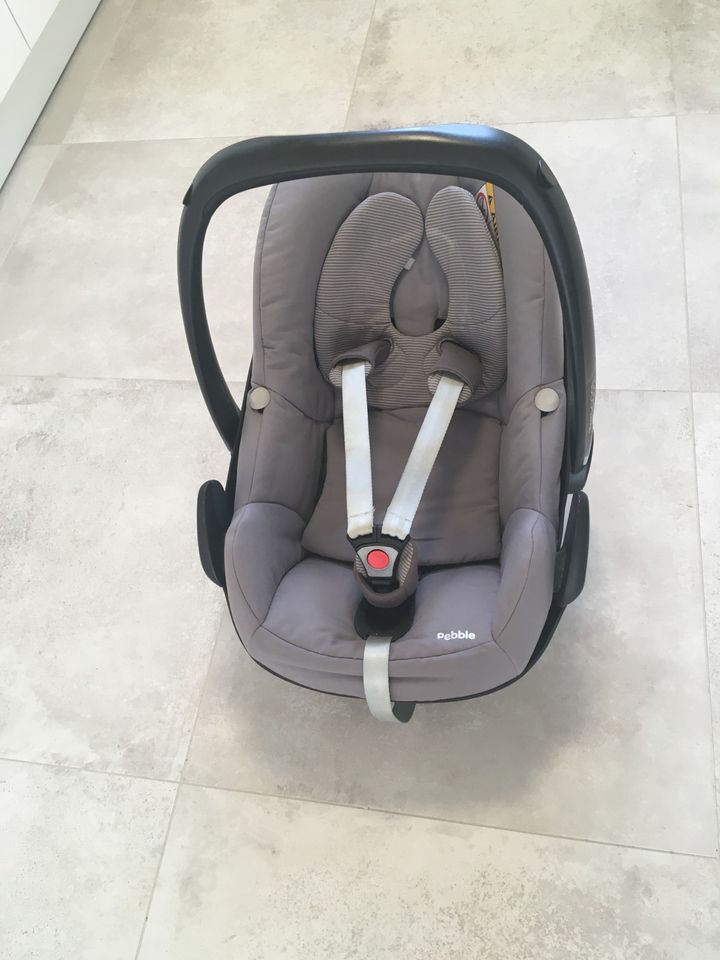 Babyschale Maxi cosi PEPPLE, unfallfrei, € 50 in Waldbronn