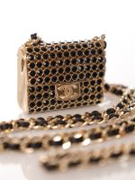 CHANEL lange Halskette mit Anhänger Strass Tasche Schwarz-Gold Kr. München - Grünwald Vorschau