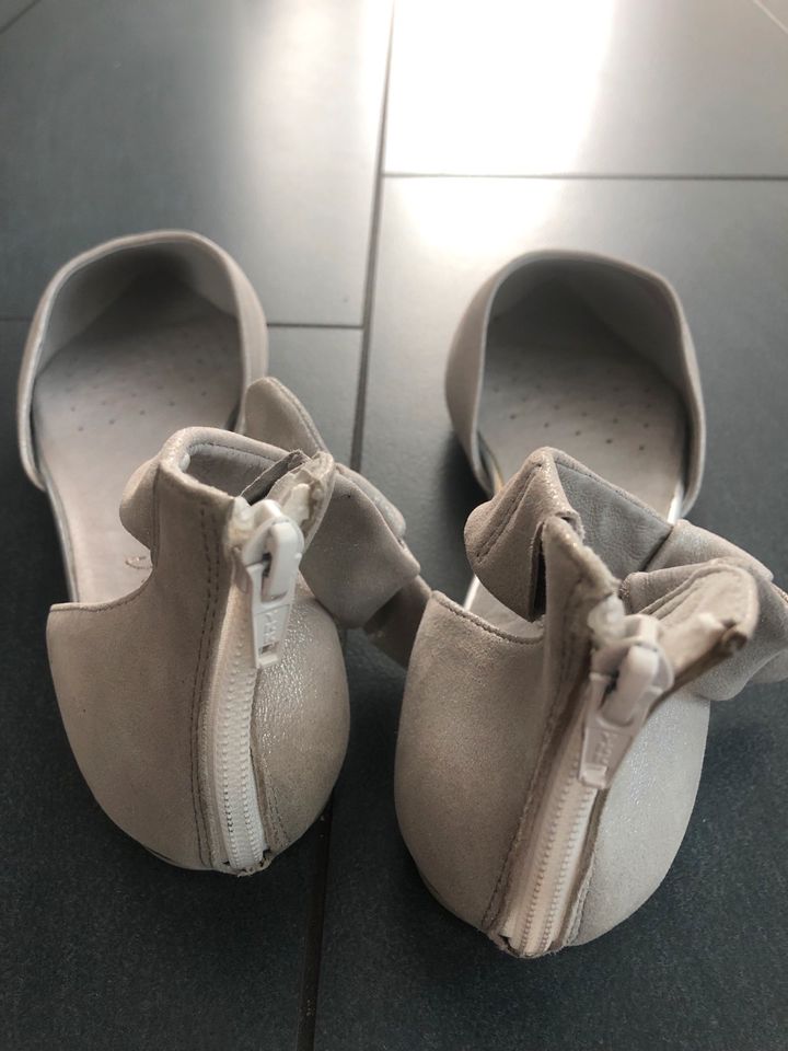 Schicke Leder-Schuhe Silber von Caprice Premium Gr. 40 - wie neu in Braunschweig