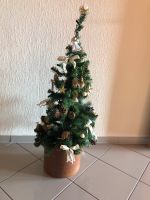 Kleiner Weihnachtsbaum mit Deko und Untertopf Hessen - Greifenstein Vorschau