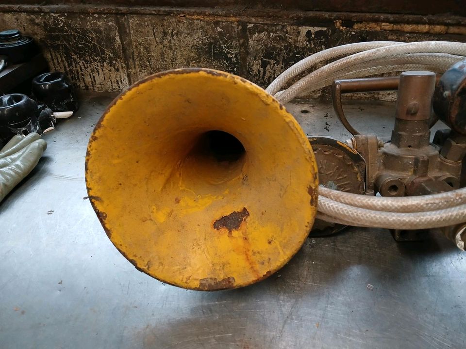 Zöllner Makrofon Drucklufthorn Fanfare Signalhorn in Kirchhundem