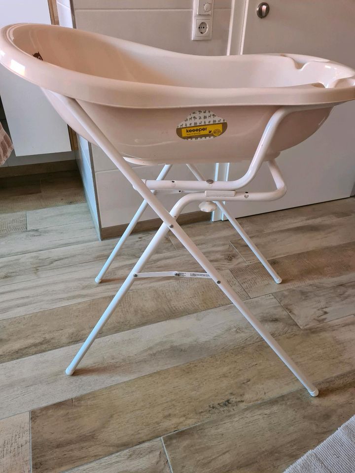 Baby Badewanne mit Gestell in Cappeln (Oldenburg)