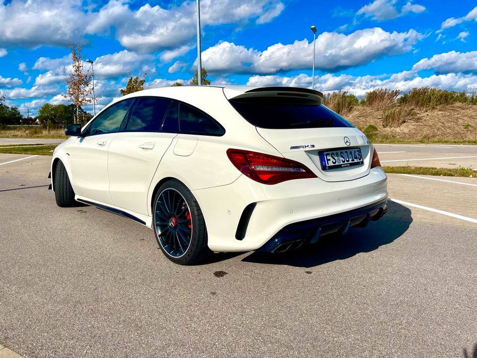 Mercedes CLA45 AMG shooting brake aero, night in Haag a.d.Amper