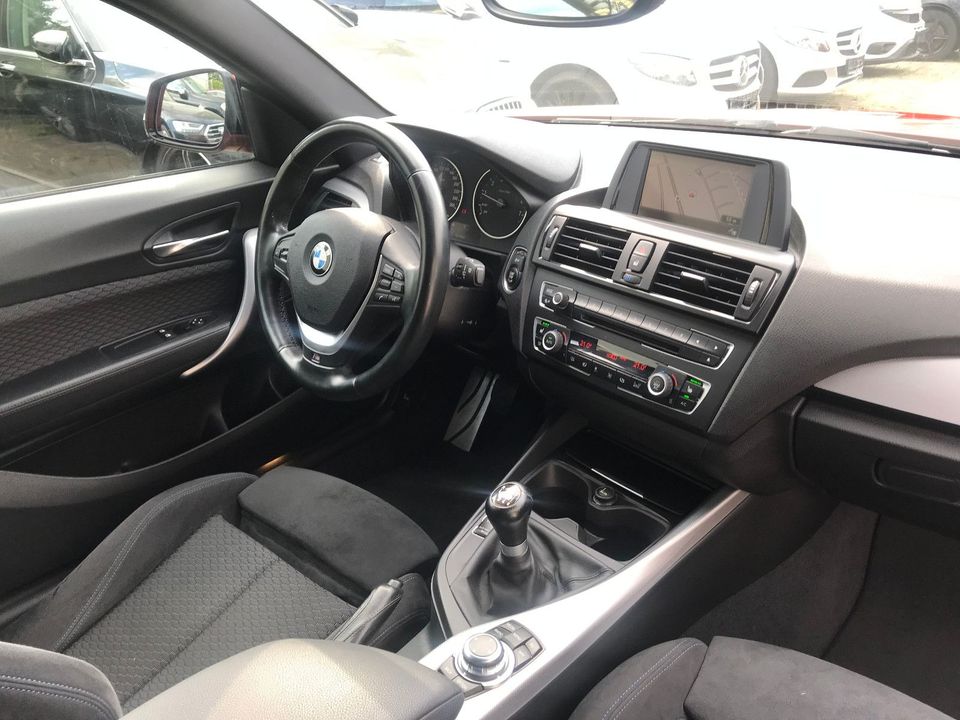 BMW 116i M PAKET*ALCANTARASITZE*NAVIGATION*18" ZOLL in Wiesbaden