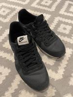 Nike Turnschuhe Sneaker Damen Gr. 38,5 Thüringen - Meiningen Vorschau