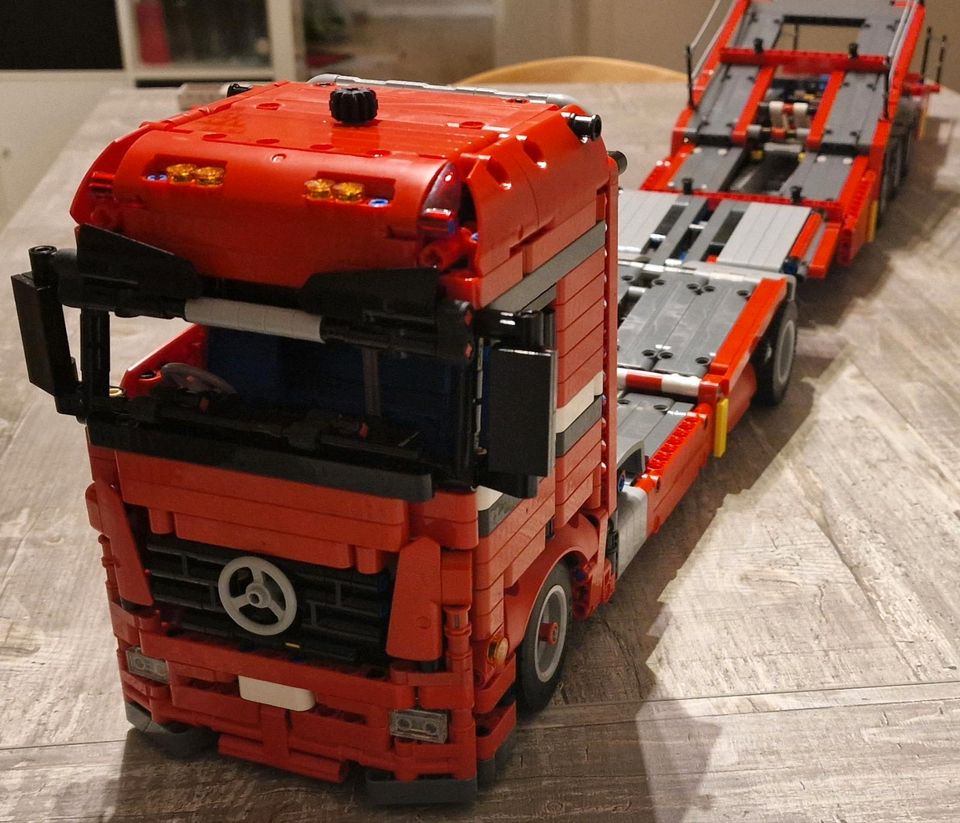 Lego Technic/Technik Mercedes Actros Truck (Original Lego) in Nürtingen